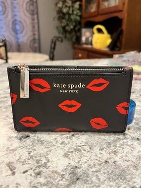 Kate Spade Spencer Kisses Wallet NWOT